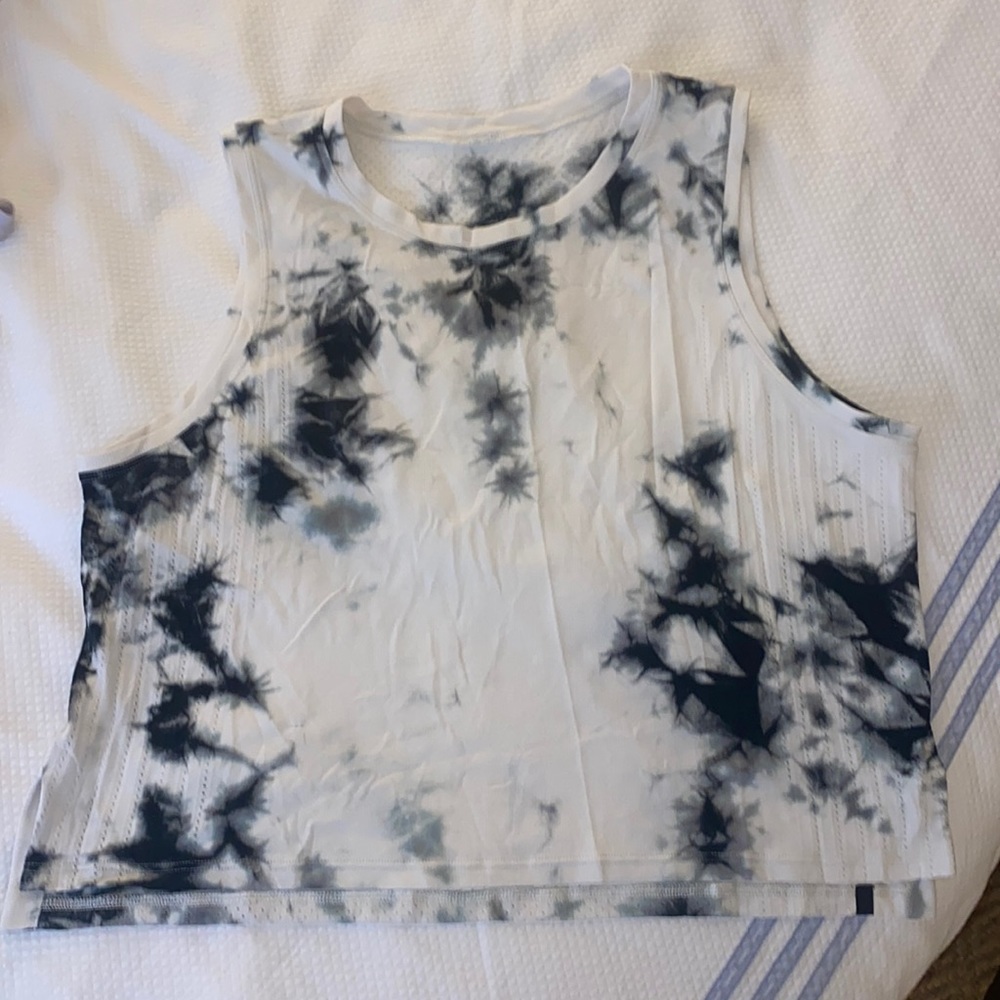 Lululemon black and white tank top